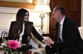 Ο Γεραπετρίτης υποδέχτηκε την Κίμπερλι Γκίλφοϊλ στο υπουργείο