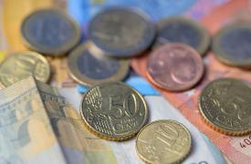 Μισθός 704 ευρώ για εξάωρη εργασία, χωρίς ηλικιακό όριο και με μόνο κριτήριο την ανεργία