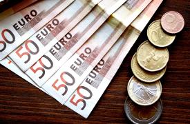 ΙΟΒΕ: Διατηρείται η πτώση στην καταναλωτική εμπιστοσύνη - Εξαίρεση στις κατασκευές και το λιανεμπόριο