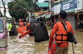 Ο τυφώνας Καλμάγκι «σαρώνει» τις Φιλιππίνες - Πάνω από 90 οι νεκροί