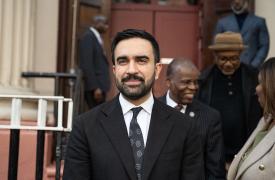 Εκλογές στη Νέα Υόρκη: Ο Ζόραν Μαμντάνι φαβορί για δήμαρχος