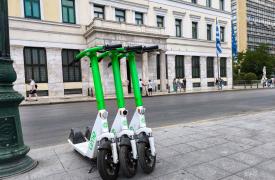 Ηλεκτρικά πατίνια στην Αθήνα: Νέοι κανονισμοί - Πού απαγορεύονται