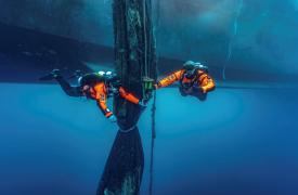 Πλωτή χωματερή 40 τόνων απομάκρυναν από τα Μέθανα το Ίδρυμα Α. Κ. Λασκαρίδη και η Healthy Seas