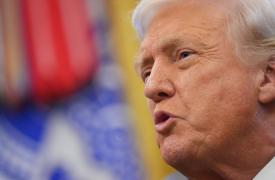 Ο Τραμπ ζήτησε την ανάκληση της άδειας μετάδοσης του ABC λόγω ερώτησης για Έπσταϊν