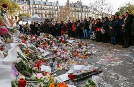 Μπατακλάν: Δέκα χρόνια μετά την τρομοκρατική επίθεση - Η Γαλλία αποτίει φόρο τιμής στα θύματα