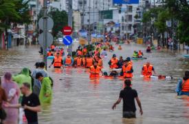 Πλημμύρες στο Βιετνάμ: Τουλάχιστον 90 νεκροί