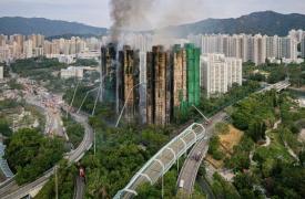 Στους 94 οι νεκροί από την πυρκαγιά σε πολυκατοικίες στο Χονγκ Κονγκ