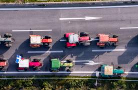 Μπλόκα αγροτών: Με χαμηλές ταχύτητες τα ΙΧ – Από παρακαμπτηρίους η κυκλοφορία στη Νίκαια