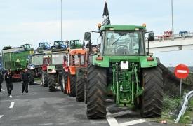 Κλιμακώνουν τις κινητοποιήσεις τους οι αγρότες - Ενισχύονται τα μπλόκα