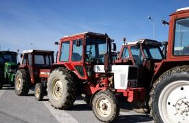 Ενισχύουν τα μπλόκα οι αγρότες - Ένταση στον κόμβο του αεροδρομίου «Μακεδονία»