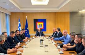 Σε εποικοδομητικό κλίμα η συνάντηση Χατζηδάκη και Τσιάρα με τους αγρότες της Κρήτης