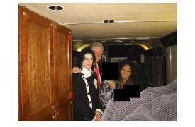 Αρχεία Έπστιν: Η κυβέρνηση Τραμπ δημοσίευσε λογοκριμένα έγγραφα και εικόνες