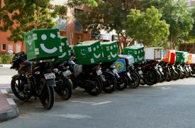 Εστίαση: Κερδίζει το delivery, δίνει «μάχη» η σάλα