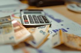 ΤτΕ: Ταμειακό πλεόνασμα 6,44 δισ. ευρώ στο 11μηνο