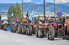 Πληθαίνουν τα μπλόκα των αγροτών: Διαμαρτυρίες στο γραφείο Τσιάρα και κατάληψη σε ΕΛΓΑ