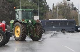 Δικογραφία για τα επεισόδια στο μπλόκο των αγροτών κοντά στο αεροδρόμιο «Μακεδονία»