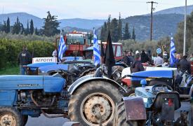 Αγρότες: Παραμένουν στα μπλόκα - Συμβολικό κλείσιμο στις σήραγγες των Τεμπών