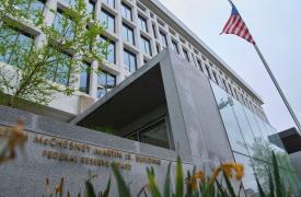 Με τρίτη μείωση επιτοκίων 0,25% αποχαιρετά το 2025 η Fed - Σε χαμηλό άνω των 3 ετών