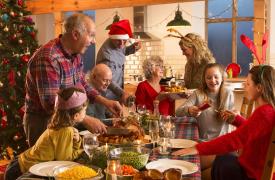 Ποιον αρχηγό θα ήθελαν στο τραπέζι τους - Τραμπ έτοιμος να στηρίξει κόμματα στην ΕΕ - Το τραίνο του ΠΑΣΟΚ