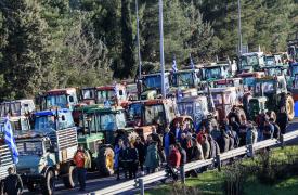 Τα μπλόκα και οι κρατήσεις - Σύσκεψη για το χρέος - Μπερδεμένη εικόνα