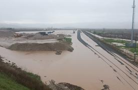 Κακοκαιρία Byron: Διακόπηκε η σιδηροδρομική συγκοινωνία Αθηνών - Θεσσαλονίκης στο Δομοκό