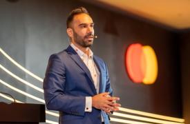 Καταθέσεις και αναλήψεις μέσω… POS προωθεί η Mastercard