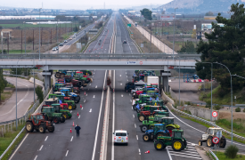 Χριστούγεννα στα μπλόκα για τους αγρότες: Ανοικτές περισσότερες λωρίδες για να διευκολυνθούν οι εκδρομείς