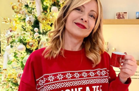 Politico: Πώς η ακροδεξιά «έκλεψε» τα Χριστούγεννα της Ευρώπης