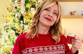 Politico: Πώς η ακροδεξιά «έκλεψε» τα Χριστούγεννα της Ευρώπης