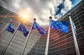 H Κομισιόν ανεβάζει στροφές για την έκθεση για το κράτος δικαίου του 2026