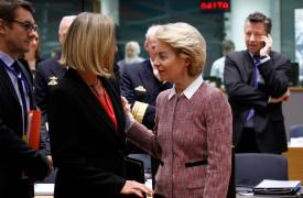 Politico: Η έρευνα για τη Μογκερίνι μπορεί να εξελιχθεί σε «μεγάλη κρίση» για την ΕΕ