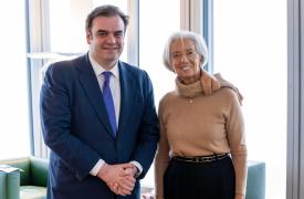 Πιερρακάκης με Λαγκάρντ: Στο επίκεντρο μία ισχυρότερη και πιο ανθεκτική Ευρωζώνη