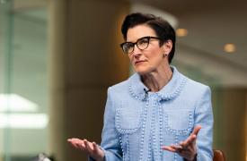 Citi: Η CEO προειδοποιεί για περαιτέρω περικοπές θέσεων εργασίας