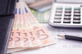 ΦΠΑ: Κενό συμμόρφωσης, εξαιρέσεις και μειωμένοι συντελεστές κρατούν τις εισπράξεις