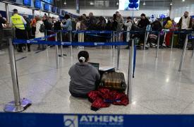Εισαγγελική παρέμβαση και ΕΔΕ για το χάος στα αεροδρόμια - Δήμας: Οι επιβάτες δικαιούνται αποζημιώσεις