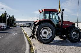 Βανδαλισμοί σε τρακτέρ αγροτών που συναντήθηκαν με τον Μητσοτάκη