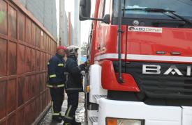 Μεγάλη πυρκαγιά σε εργοστάσιο πλαστικών στο Μενίδι