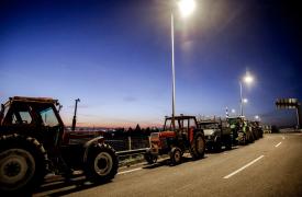 Αγρότες: Ανοίγουν τους δρόμους ενόψει της συνάντησης με Μητσοτάκη - Παραμένουν στα μπλόκα