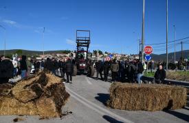 Εντείνουν τη στάση τους οι αγρότες - 48ωρος αποκλεισμός εθνικών οδών και παρακαμπτηρίων