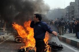 Ιράν: Ξεχειλίζει η οργή των διαδηλωτών - «Θάνατος στον Χαμενεΐ»