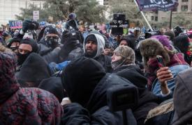 ΗΠΑ: Διαδηλωτές κατά της ICE έδιωξαν κάπου 10 ακτιβιστές της ακροδεξιάς από το κέντρο της Μινεάπολης