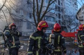 Ουκρανία: Nέα αεροπορική επιδρομή στο Κίεβο - Περισσότερες από 1.000 πολυκατοικίες παραμένουν χωρίς θέρμανση