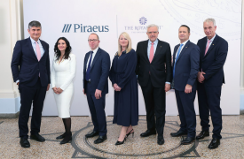 Βασιλικό Νομισματοκοπείο και Τρ. Πειραιώς παρουσίασαν τη Χρυσή Λίρα με το ελληνικό ιδιόσημο