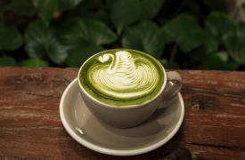 Ποιο δημοφιλές ρόφημα μπορεί να επηρεάσει αρνητικά τον ύπνο μας (και δεν είναι ο καφές)