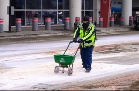 Χιλιάδες ακυρώσεις πτήσεων και άδεια ράφια στα σούπερ μάρκετ από την σφοδρή κακοκαιρία στις ΗΠΑ