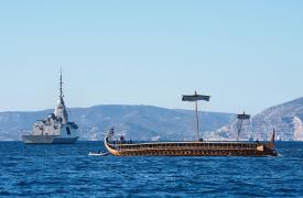 Στα νερά της Σαλαμίνας η φρεγάτα Κίμων - Ταράζει τα νερά η Καρυστιανού αλλά υπάρχει δρόμος - Σε τρικυμία το ΠΑΣΟΚ