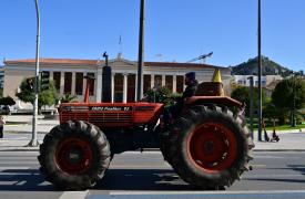 Ποιος θα οδηγεί το τρακτέρ το 2035; Η βόμβα της γήρανσης και η «Gen Z» που γυρίζει την πλάτη