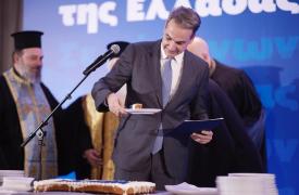 Εθνικό πλεονέκτημα η πολιτική σταθερότητα λέει ο Κυριάκος - Απάντηση Αλέξη - Μόνος πια ο Δουδωνής στη Λέσβο αλλά που θα πάει η έδρα;