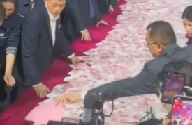 Κινεζική εταιρεία μοίρασε το 70% των κερδών στους υπαλλήλους της - «Πάρτε όσα μπορείτε»