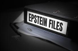 Σκάνδαλο Έπστιν: Εντείνονται οι τριγμοί στη Βρετανία - Το σύστημα εξουσίας της ελίτ